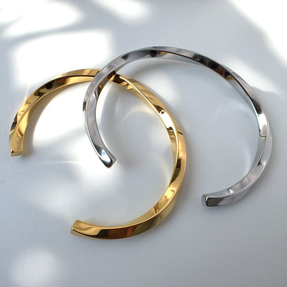 Curvy Bracelet