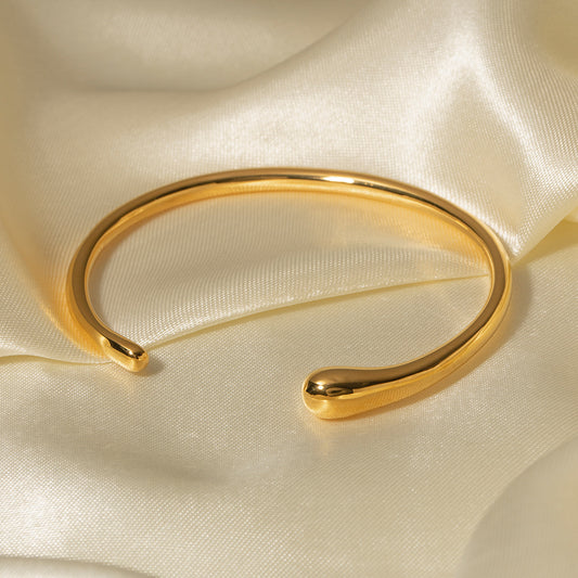 Glimmer Bracelet - Elegant Gold Cuff Design