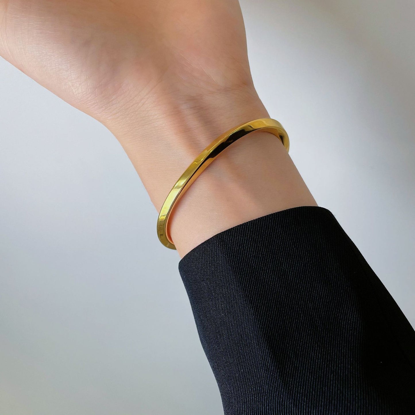 Curvy Bracelet