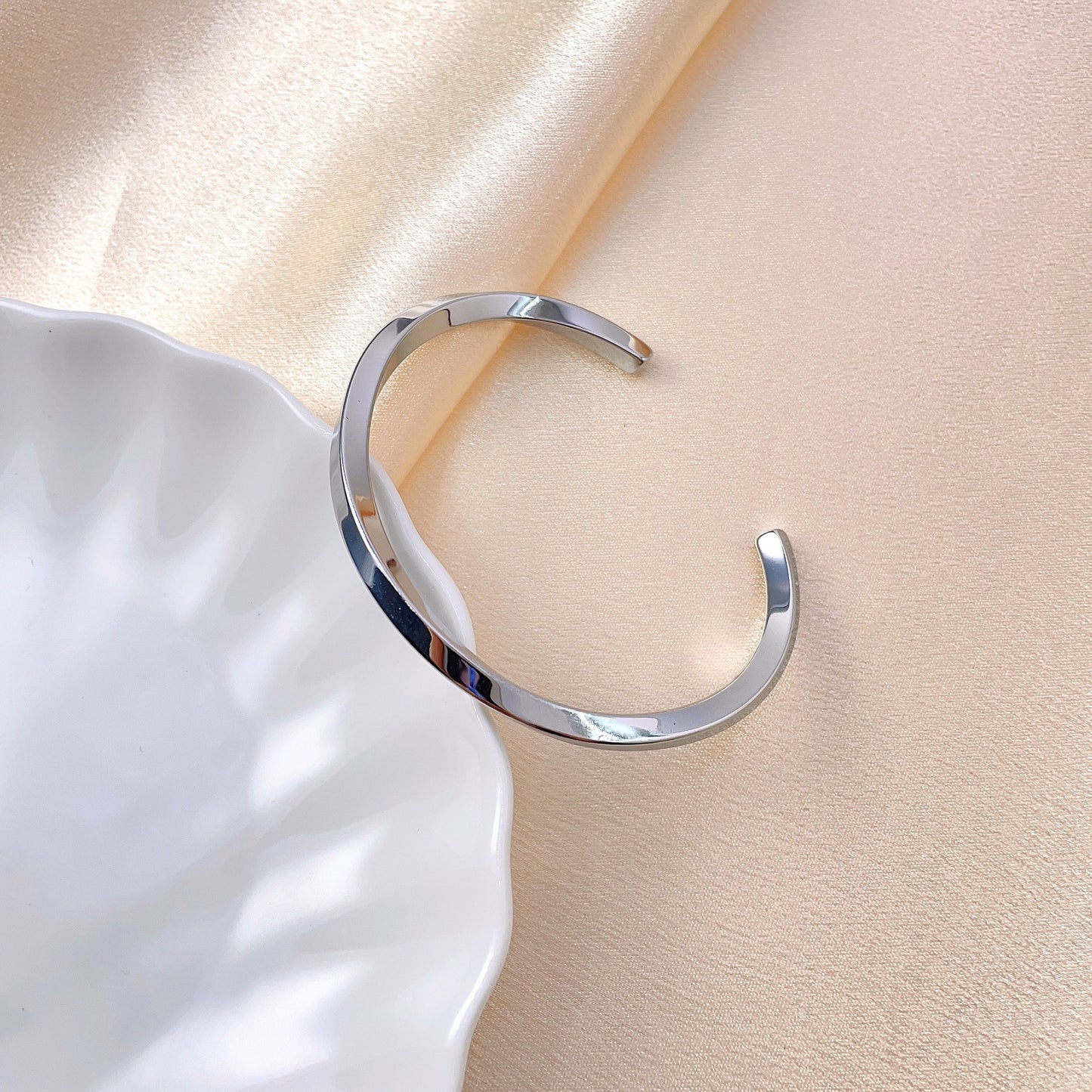 Curvy Bracelet