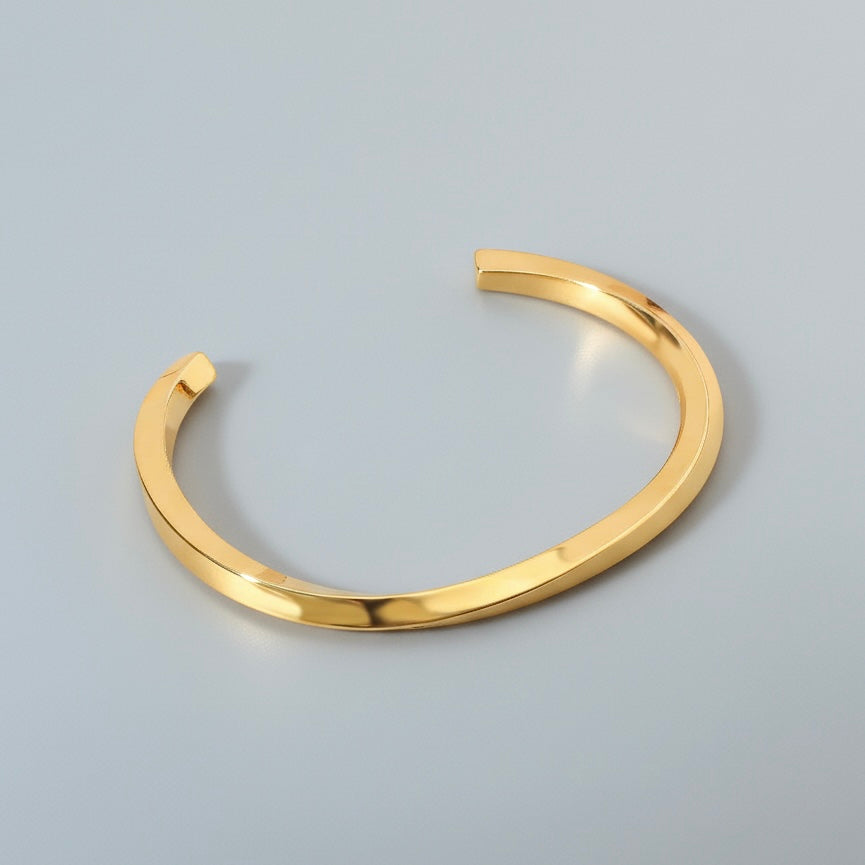 Curvy Bracelet