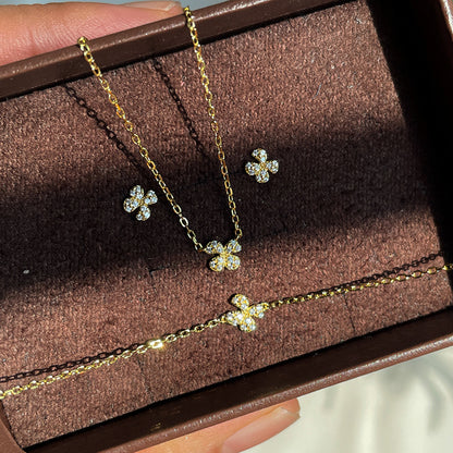 Petals Necklace