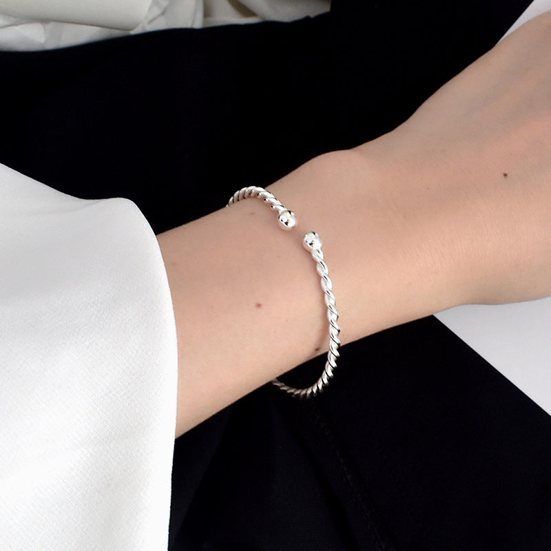 Twist Bracelet - Sparkling Minimalist Design