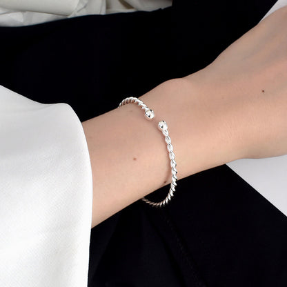 Twist Bracelet - Sparkling Minimalist Design
