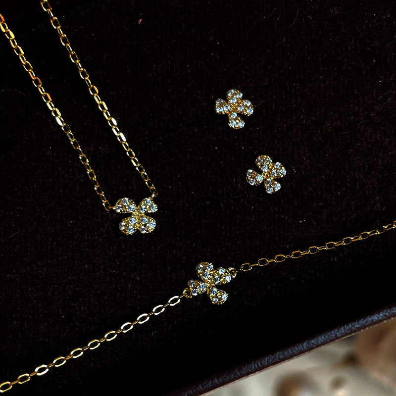 Petals Necklace