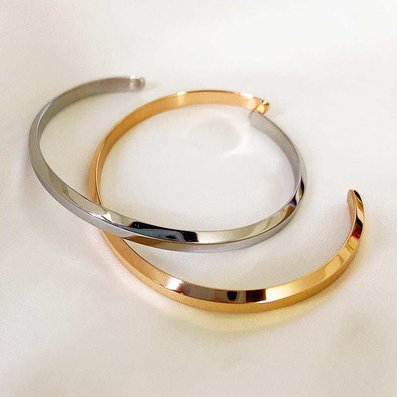 Curvy Bracelet